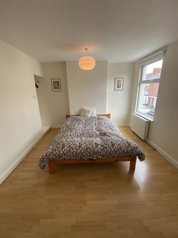Room Sedgley Avenue in Nottingham