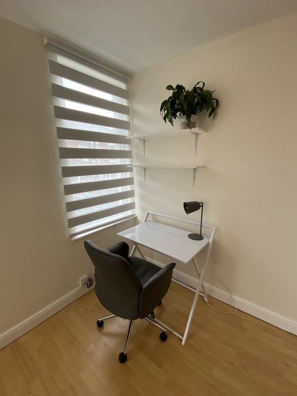 Room Sedgley Avenue in Nottingham