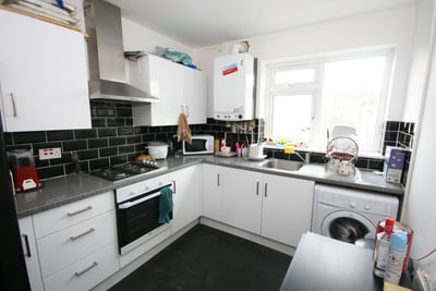 Flat Portelet Road in Greater London