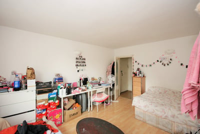 Flat Portelet Road in Greater London