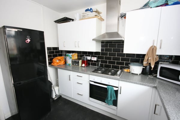 Flat Portelet Road in Greater London