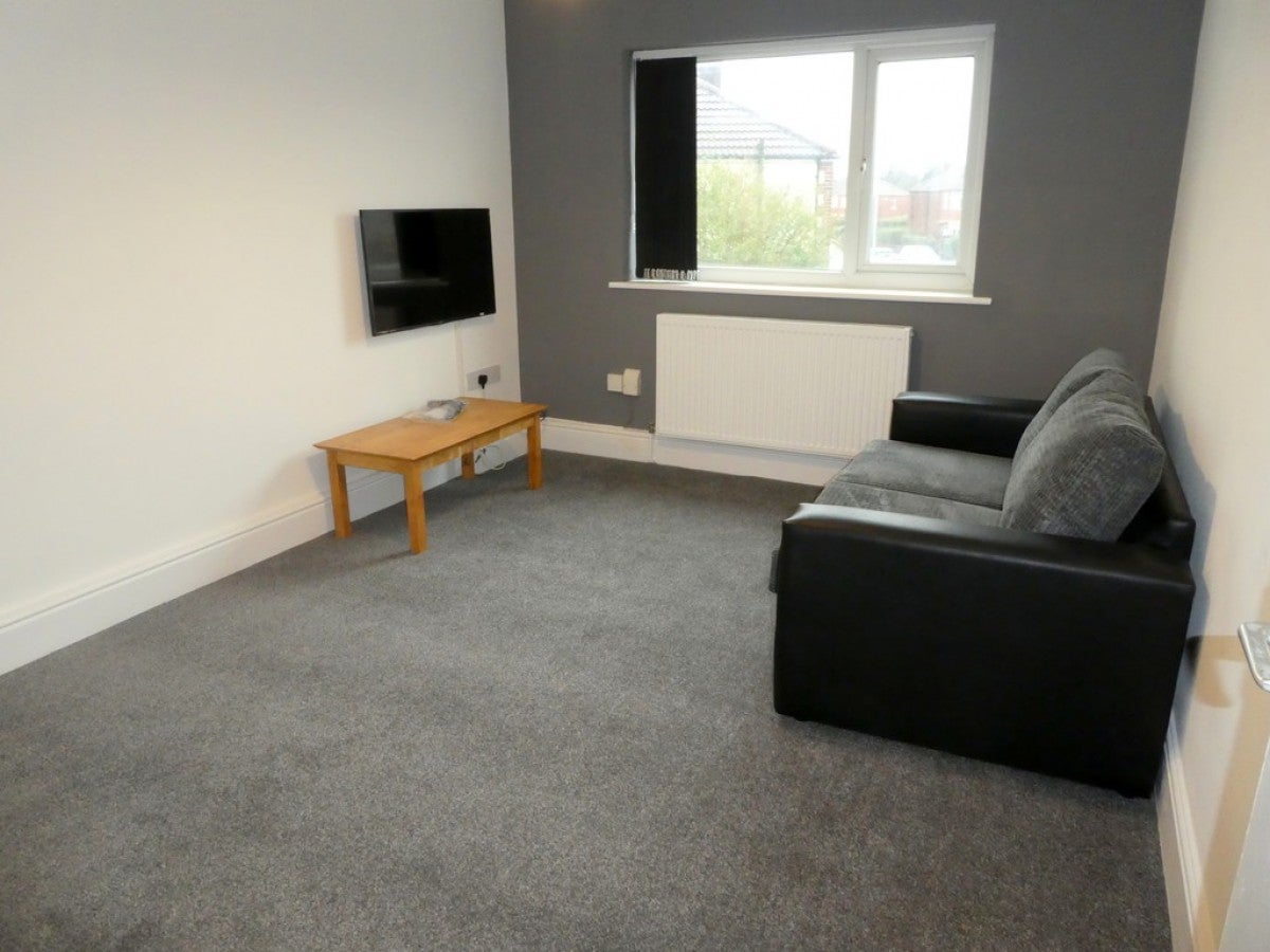 Flat Dennison Avenue in Manchester