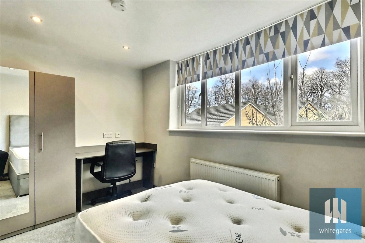 Room Blacker Road in Kirklees
