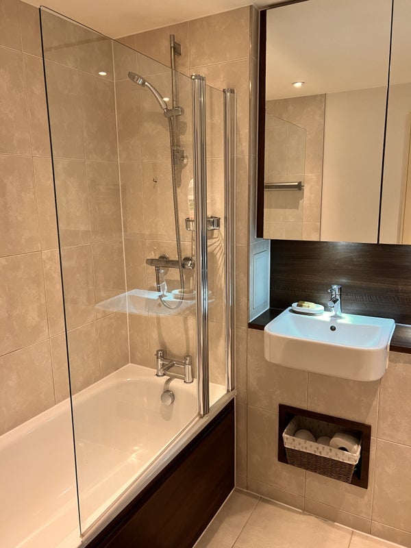 Room Enterprise Way in Greater London