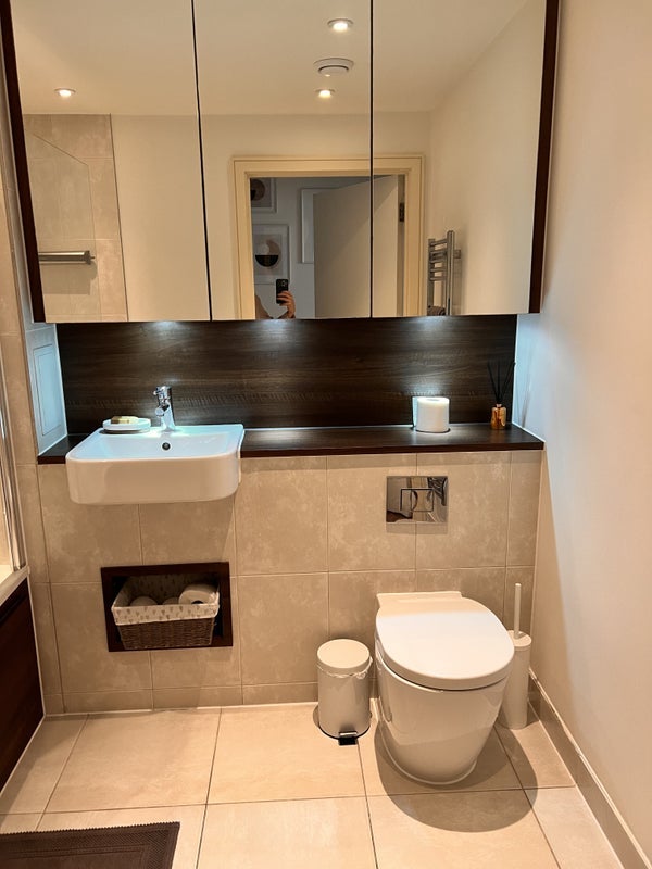 Room Enterprise Way in Greater London