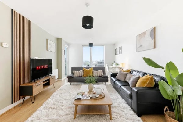 Flat Mortimer Square in Milton Keynes