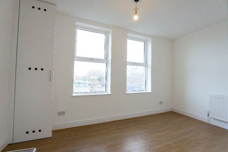 Flat Kenilworth Road in Wallasey