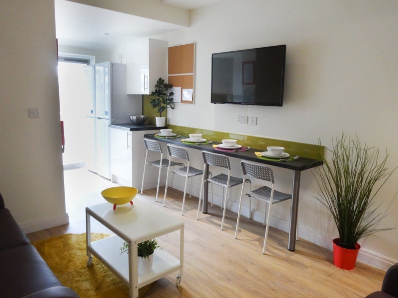 Room Stafford Road in Greater London