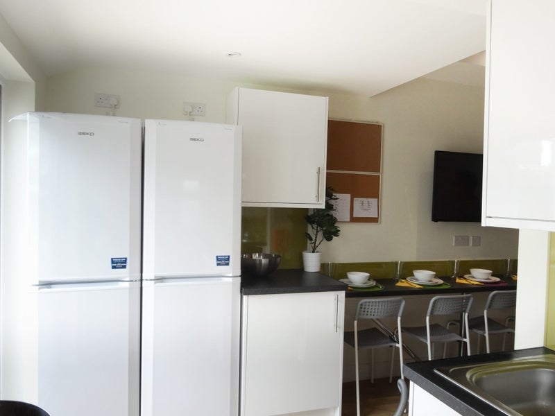 Room Stafford Road in Greater London