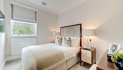 Flat Leinster Square in City of Westminster