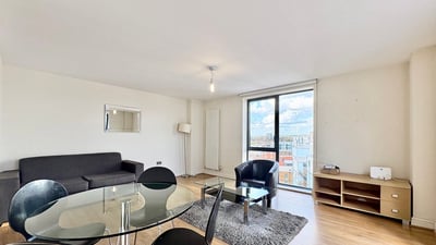 Flat Tanner Close in Greater London