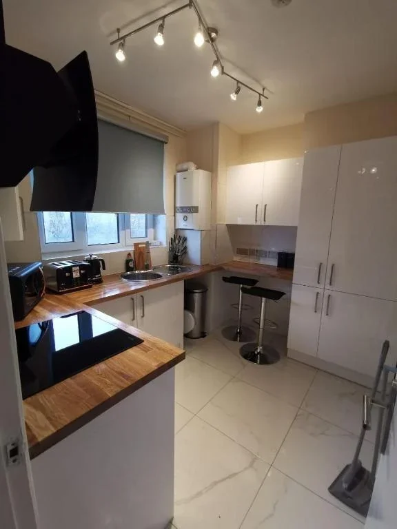 Room Rideout Street in Greater London