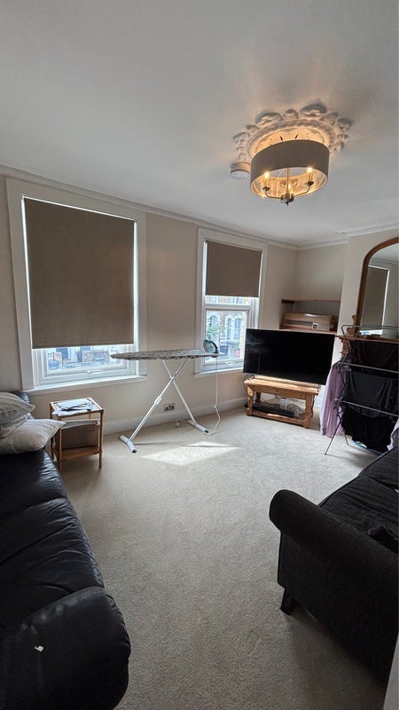 Room Dalyell Road in Greater London