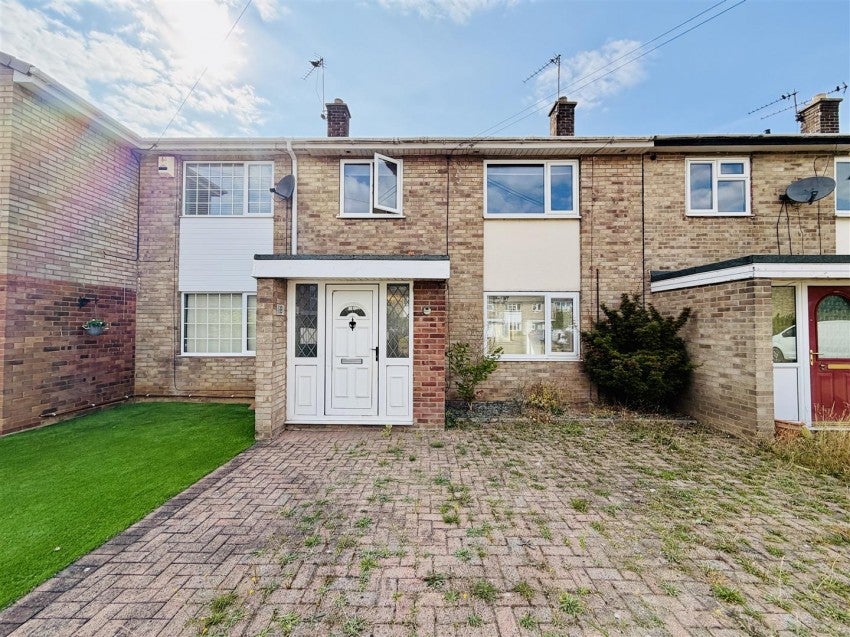 House Westfield Close in Eggborough