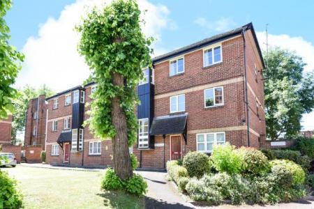 Flat Muirfield Close in Reading