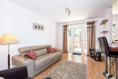Flat Muirfield Close in Reading