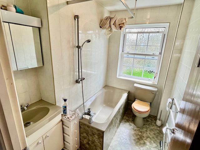Room Scott Close in Farnham Royal