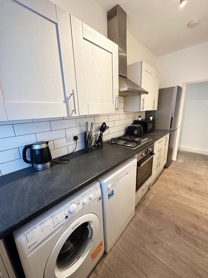 Room Robinson Road in Greater London
