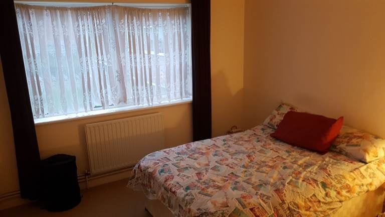 Flat The Pines in Greater London