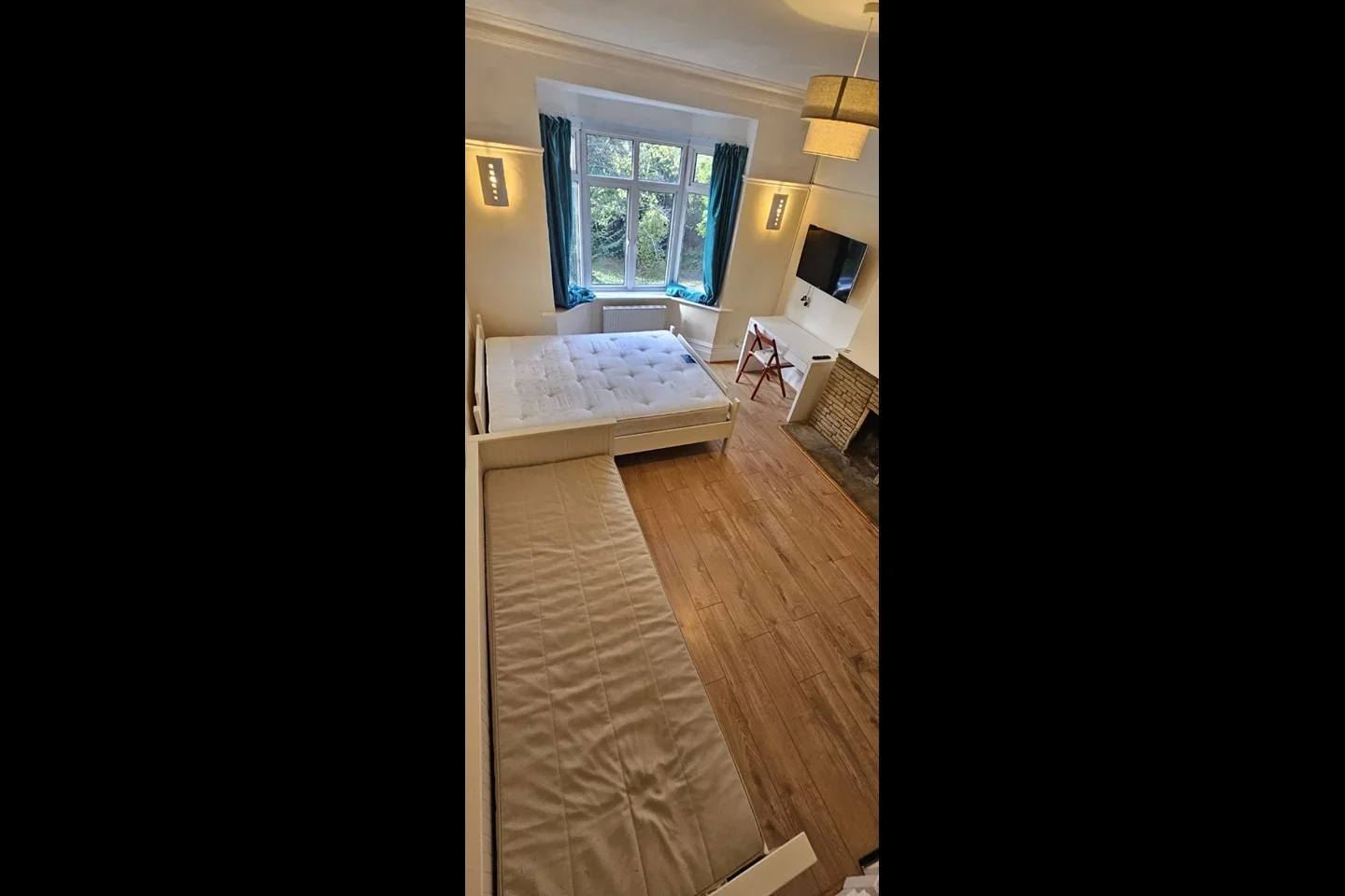Room Reddown Road in Greater London