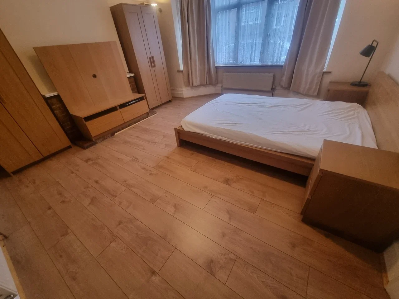 Room Reddown Road in Greater London