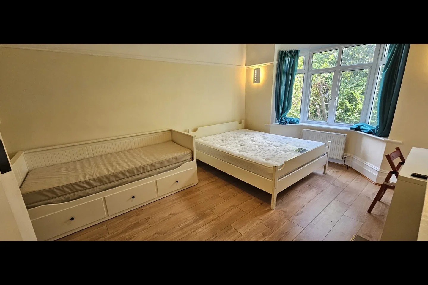 Room Reddown Road in Greater London