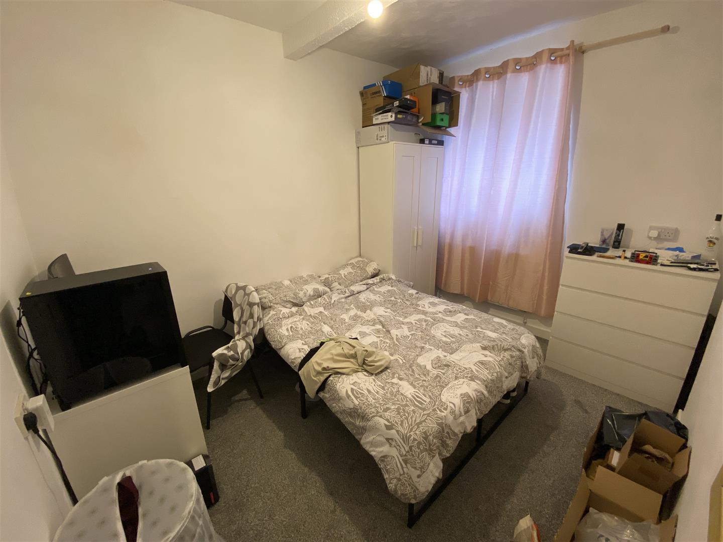 Flat Cardiff Road in Pontypridd