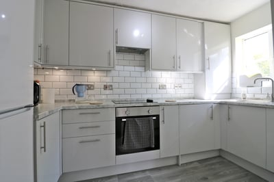 Flat Chandos Avenue in Greater London