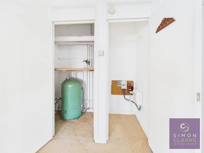Flat Hendon Lane in Greater London