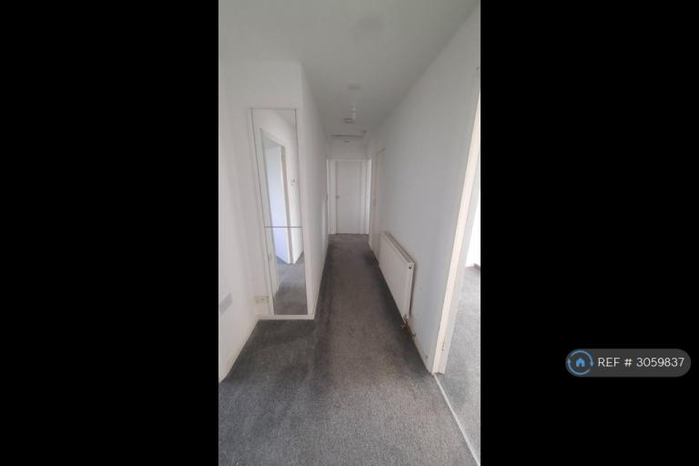 Flat Rose Avenue in Rushden