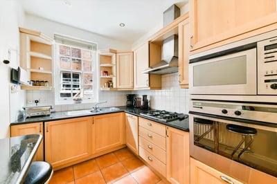 Flat Eton Avenue in Greater London