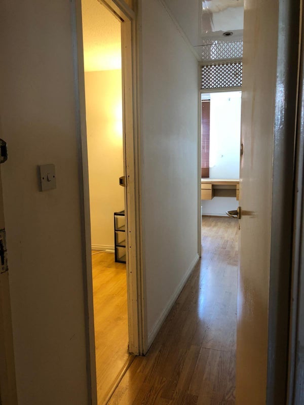 Room Mowatt Close in Greater London