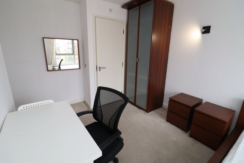 Room Globe Road in Greater London