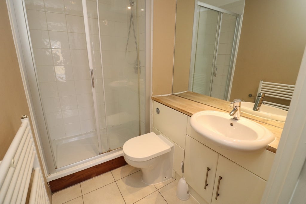 Room Globe Road in Greater London
