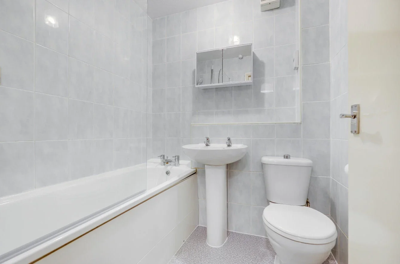 Flat Barkwood Close in Greater London