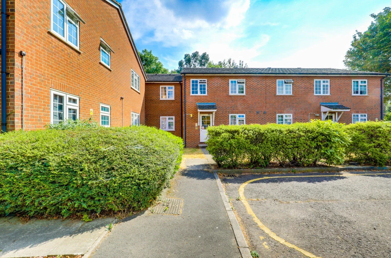 Flat Barkwood Close in Greater London