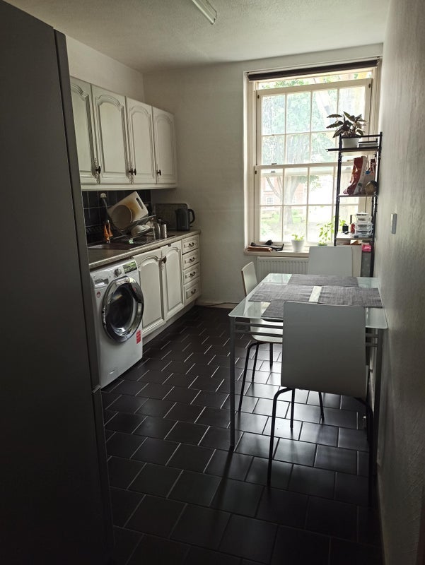 Flat Kennington Road in Greater London