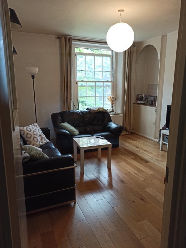 Flat Kennington Road in Greater London