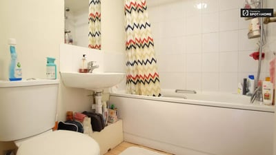Flat Commondale in Greater London