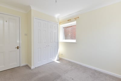 Flat Cossington Road in Canterbury