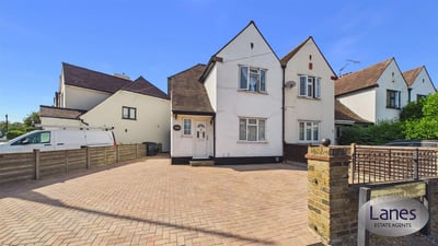 House College Road in Cheshunt