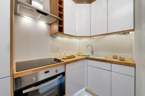 Flat Canfield Place in Greater London