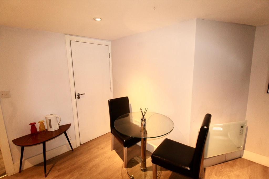 Flat Canfield Place in Greater London