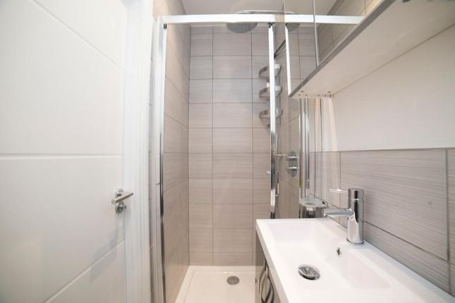 Flat Canfield Place in Greater London
