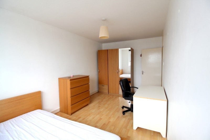 Room Moreland Street in Greater London
