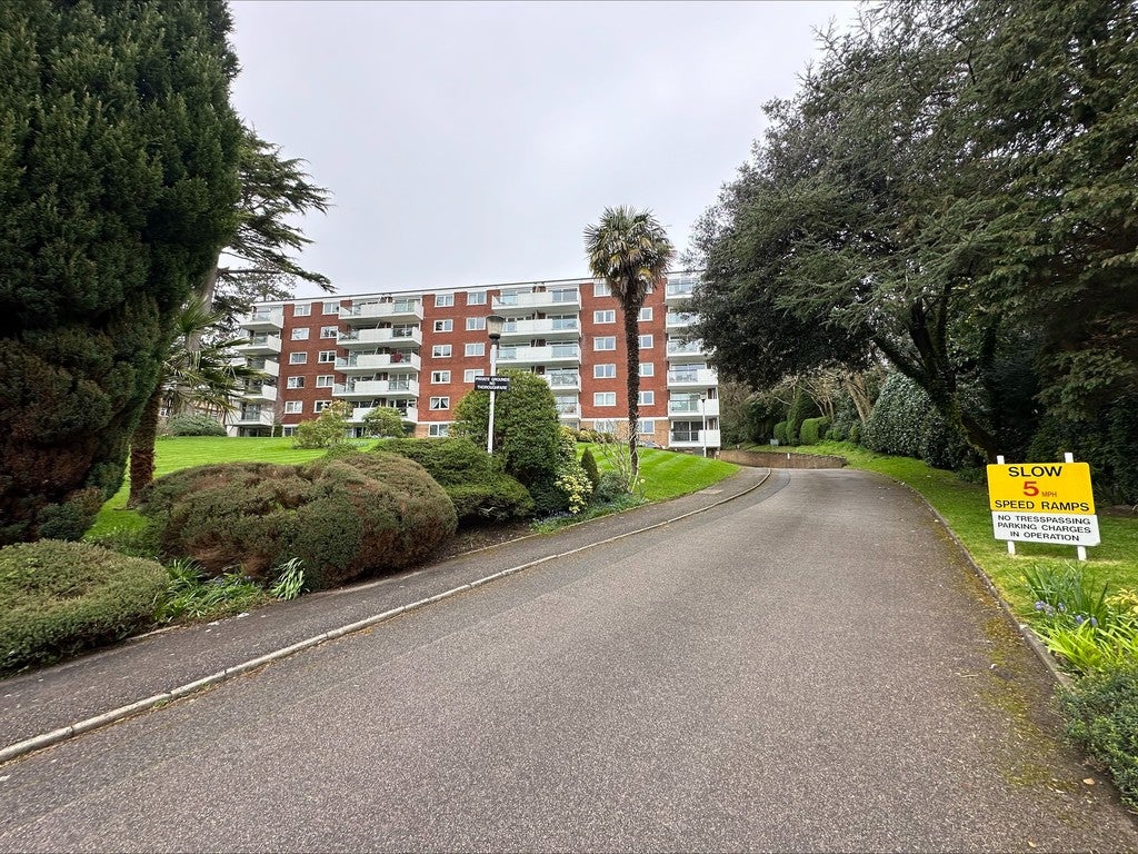 Flat Branksome Wood Road in Bournemouth