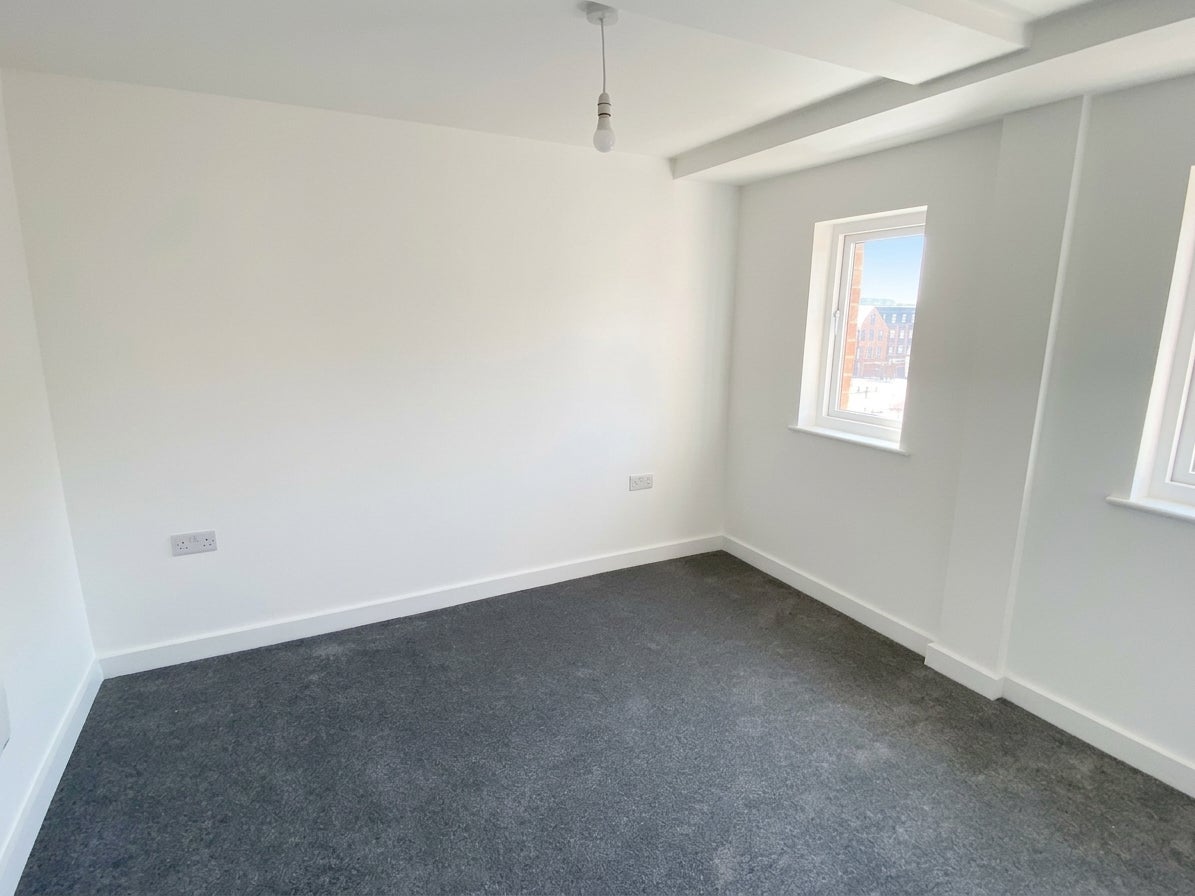 Flat Llanthony Road in Gloucester