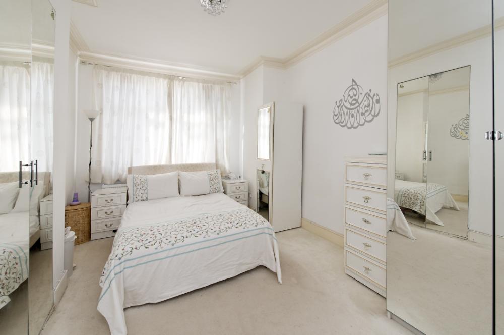 Flat Undine Street in Greater London