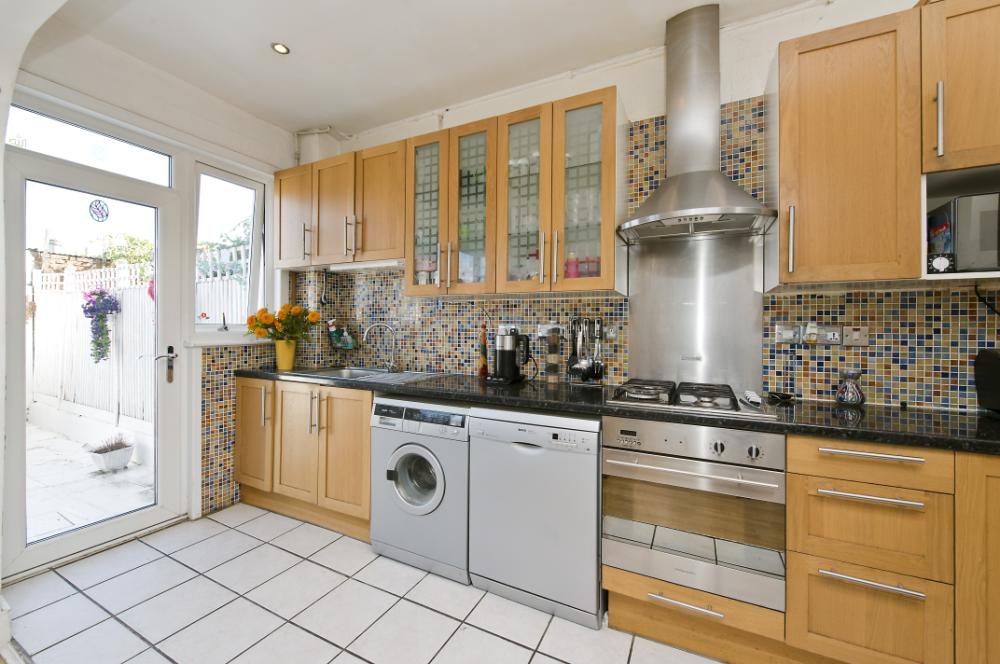 Flat Undine Street in Greater London