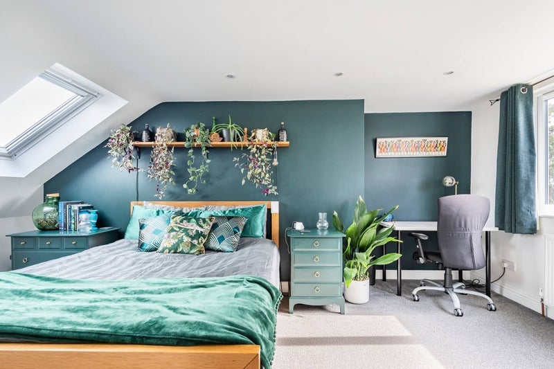 Room Mackie Avenue in Bristol